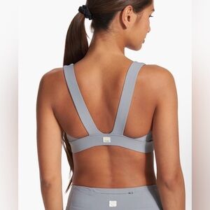 Vuori Stride Sports Bra in Black Size medium